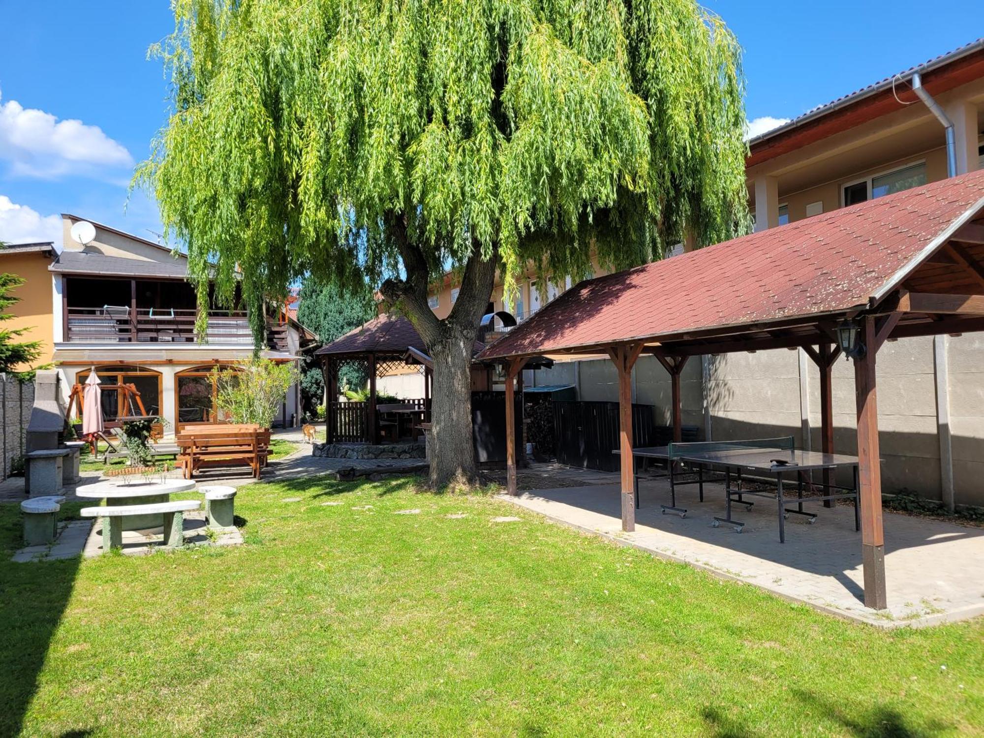 Penzion Korzo Štúrovo Exterior foto