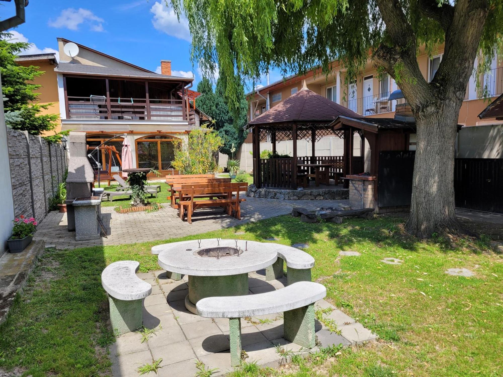 Penzion Korzo Štúrovo Exterior foto