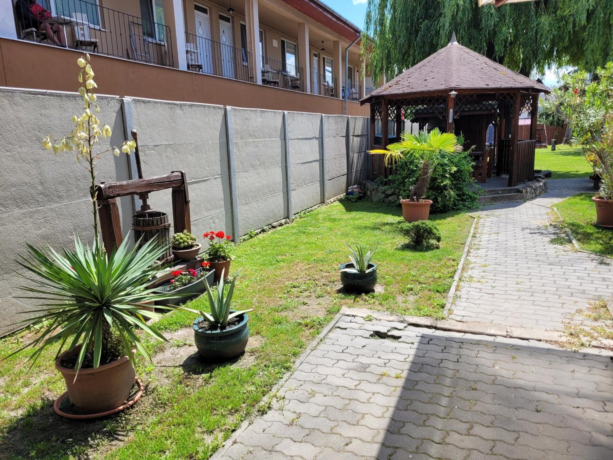 Penzion Korzo Štúrovo Exterior foto